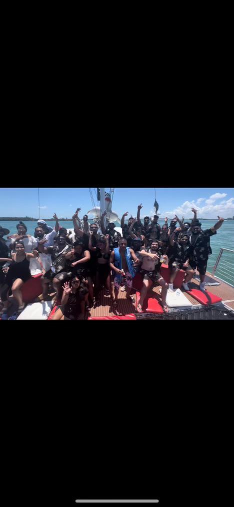 Catamaran + Water toys (40 people)